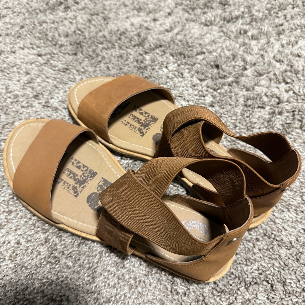 Sorel Women’s Brown Elastic Strap Sandals
